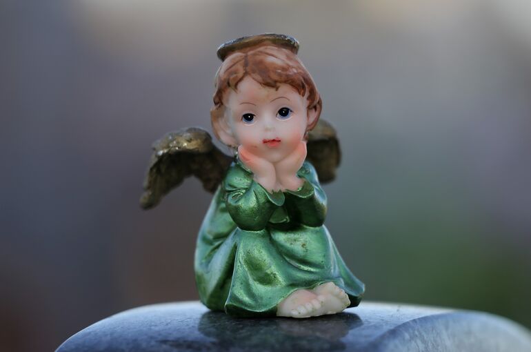 little-angel-on-childs-grave-g2df269e7d_1920