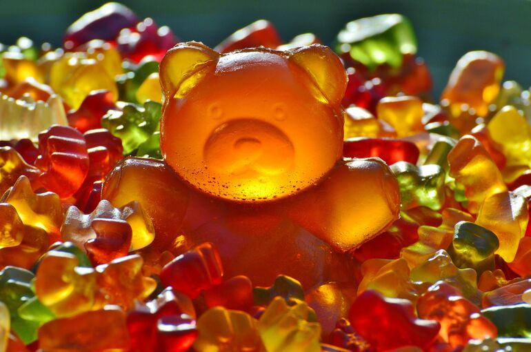 giant-gummy-bear-1089612_1920