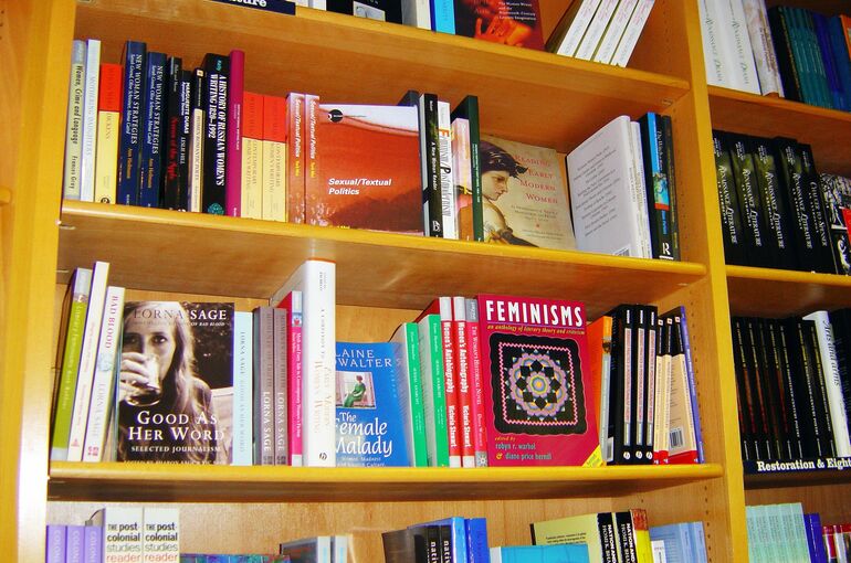 books-261228_1920